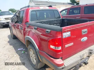 2010 Ford Explorer Sport Trac XLT z VIN 1FMEU3BE8AUA41454, wystawiony jako IAAI lot #42250096 z przebiegiem 177 269 mil mil oraz . Historia ofert i sprzedaży dostępna na DreamBid. Obrazek 3.