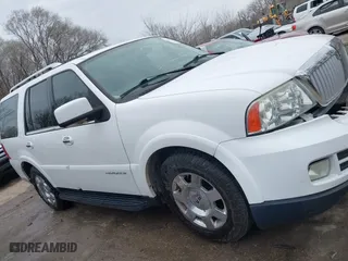 2006 Lincoln Navigator Luxury with VIN 5LMFU285X6LJ21094, listed as a IAAI auction lot 41806373 with 307,588 mi miles. Bid and sale history available at carsss.com. Image 13.