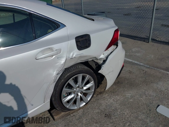 2016 Lexus IS 200t с VIN JTHBA1D21G5021832, выставлен на аукционе IAAI как лот 42452936 с пробегом 69 249 миль миль и . История ставок и продаж доступна на DreamBid. Изображение 6.