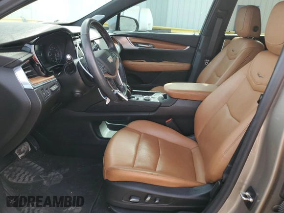 2022 Cadillac XT5 FWD Premium Luxury z VIN 1GYKNCRS9NZ180043, wystawiony jako Copart lot #51352195 z przebiegiem 12 399 mil mil oraz Szkoda całkowita • Salvage title. Historia ofert i sprzedaży dostępna na DreamBid. Obrazek 7.