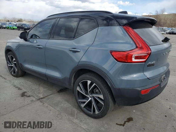 2022 Volvo XC40 R-Design with VIN YV4162UM3N2647089, listed as a Copart auction lot 49997425 with 39,879 mi miles and Salvage title. Bid and sale history available at DreamBid. Image 2.
