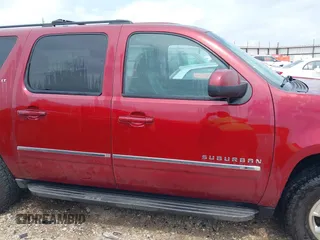 2010 Chevrolet Suburban LT z VIN 1GNUKJE30AR262500, wystawiony jako IAAI lot #42082813 z przebiegiem 270 431 mil mil oraz . Historia ofert i sprzedaży dostępna na DreamBid. Obrazek 13.