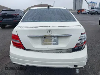 2012 Mercedes-Benz C 300 Sport z VIN WDDGF8BB1CR196238, wystawiony jako IAAI lot #42488861 z przebiegiem 111 877 mil mil oraz . Historia ofert i sprzedaży dostępna na DreamBid. Obrazek 16.