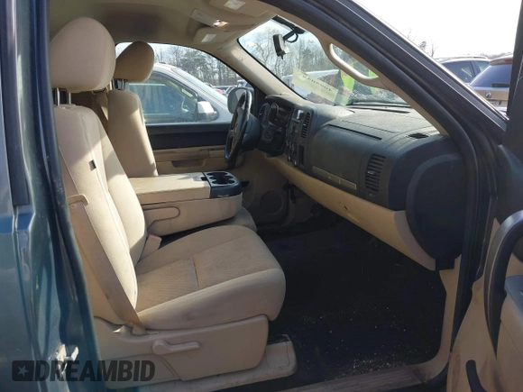 2011 Chevrolet Silverado 1500 LT with VIN 1GCNCSEA1BZ403865, listed as a IAAI auction lot 40950583 with 223,799 mi miles. Bid and sale history available at carsss.com. Image 5.