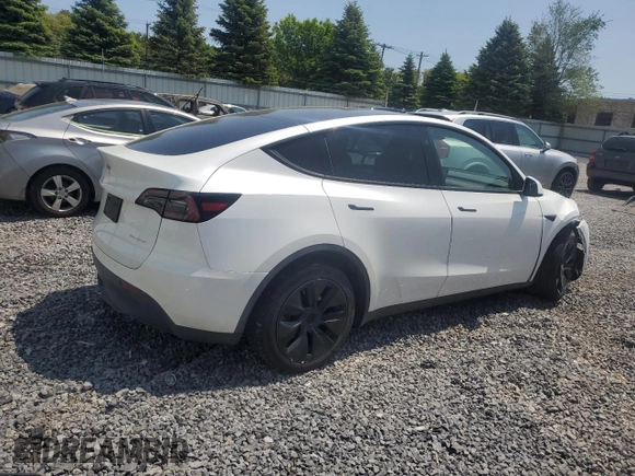 2024 Tesla Model Y Long Range z VIN 7SAYGAEE8RF211702, wystawiony jako Copart lot #58569035 z przebiegiem 8 797 mil mil oraz Szkoda całkowita • Salvage title. Historia ofert i sprzedaży dostępna na DreamBid. Obrazek 3.