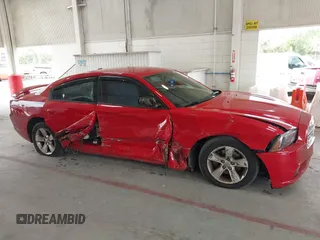 2013 Dodge Charger SXT z VIN 2C3CDXHG4DH532045, wystawiony jako IAAI lot #42416661 z przebiegiem 131 547 mil mil oraz . Historia ofert i sprzedaży dostępna na DreamBid. Obrazek 13.