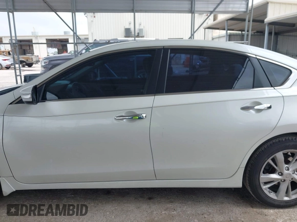 2015 Nissan Altima SL z VIN 1N4AL3AP7FC134199, wystawiony jako IAAI lot #41942234 z przebiegiem 138 442 mil mil oraz . Historia ofert i sprzedaży dostępna na DreamBid. Obrazek 15.