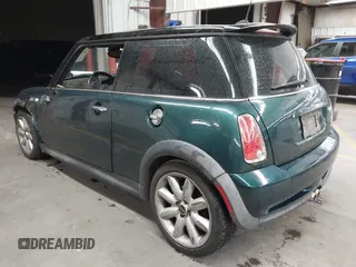 2006 MINI Hardtop S z VIN WMWRE33536TJ40341, wystawiony jako IAAI lot #42637418 z przebiegiem 93 338 mil mil oraz . Historia ofert i sprzedaży dostępna na DreamBid. Obrazek 3.