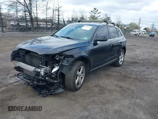 2011 Audi Q5 Premium Plus z VIN WA1LFAFPXBA018485, wystawiony jako IAAI lot #42050334 z przebiegiem 129 936 mil mil oraz . Historia ofert i sprzedaży dostępna na DreamBid. Obrazek 2.