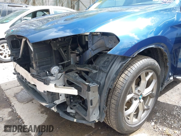 2020 BMW X3 xDrive30i z VIN 5UXTY5C0XL9D50400, wystawiony jako IAAI lot #42197545 z przebiegiem 46 467 mil mil oraz . Historia ofert i sprzedaży dostępna na DreamBid. Obrazek 6.