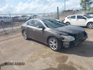2014 Nissan Maxima S z VIN 1N4AA5AP1EC476280, wystawiony jako IAAI lot #41955329 z przebiegiem 220 913 mil mil oraz . Historia ofert i sprzedaży dostępna na DreamBid. Obrazek 1.