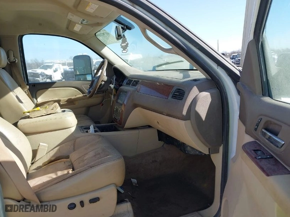 2011 Chevrolet Silverado 2500HD LTZ with VIN 1GC1KYC89BF171456, listed as a IAAI auction lot 41782109 with 1 mi miles. Bid and sale history available at carsss.com. Image 5.