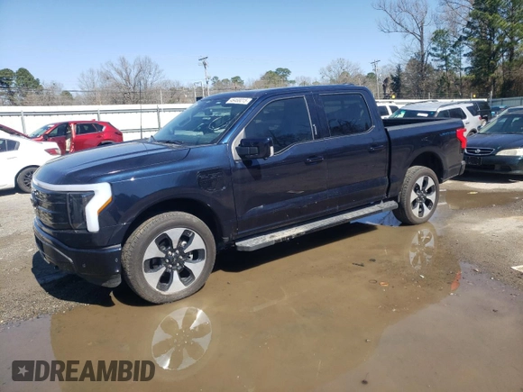 2022 Ford F-150 Lightning Pro z VIN 1FT6W1EV2NWG03314, wystawiony jako Copart lot #48468015 z przebiegiem 10 643 mil mil oraz Czysty tytuł • Clean title. Historia ofert i sprzedaży dostępna na DreamBid. Obrazek 1.