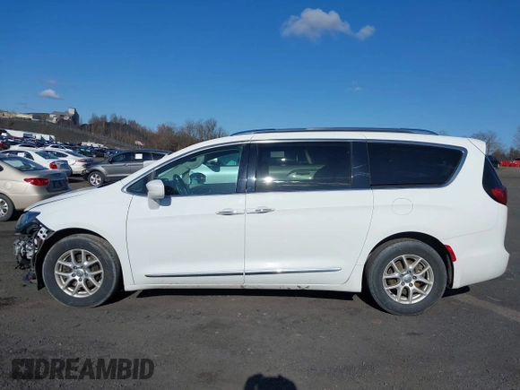 2020 Chrysler Pacifica Touring L z VIN 2C4RC1BG7LR139258, wystawiony jako IAAI lot #42037040 z przebiegiem 155 241 mil mil oraz . Historia ofert i sprzedaży dostępna na DreamBid. Obrazek 14.