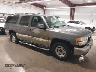 2000 GMC Yukon XL SLT with VIN 3GKFK16T7YG142515, listed as a IAAI auction lot 42044906 with 271,911 mi miles. Bid and sale history available at carsss.com. Image 1.