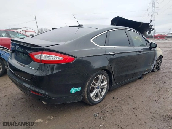 2015 Ford Fusion Energi Titanium with VIN 3FA6P0SU8FR284661, listed as a IAAI auction lot 41199944 with 1 mi miles. Bid and sale history available at carsss.com. Image 4.