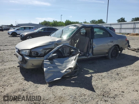 2001 Toyota Camry CE z VIN JT2BG22K410568101, wystawiony jako Copart lot #57184125 z przebiegiem Nie podano mil oraz Szkoda całkowita • Salvage title. Historia ofert i sprzedaży dostępna na DreamBid. Obrazek 1.