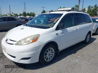 2006 Toyota Sienna CE z VIN 5TDZA23C56S572077, wystawiony jako IAAI lot #42520493 z przebiegiem 226 732 mil mil oraz . Historia ofert i sprzedaży dostępna na DreamBid. Obrazek 2.