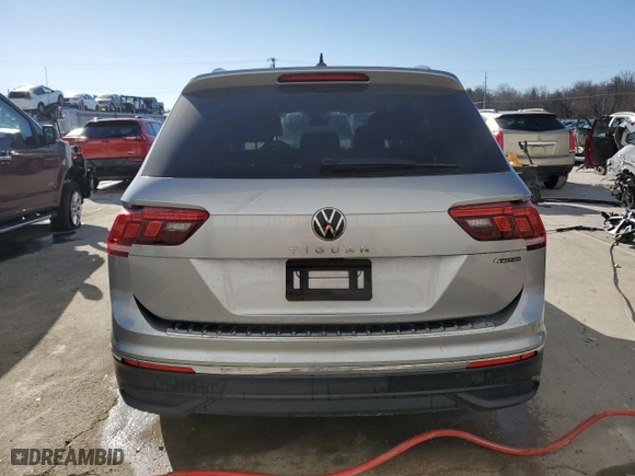 2024 Volkswagen Tiguan S with VIN 3VVFB7AX0RM033567, listed as a Copart auction lot 42696965 with 15,203 mi miles and Salvage Title. Bid and sale history available at carsss.com. Image 6.
