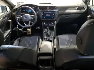 2024 Volkswagen Tiguan SE R-Line Black z VIN 3VV8B7AX5RM090744, wystawiony jako Copart lot #52823675 z przebiegiem 28 250 mil mil oraz Szkoda całkowita • Salvage title. Historia ofert i sprzedaży dostępna na DreamBid. Obrazek 8.