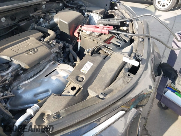 2018 Toyota RAV4 XLE with VIN JTMWFREV6JJ175575, listed as a IAAI auction lot 41788004 with 112,577 mi miles. Bid and sale history available at carsss.com. Image 18.