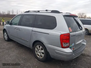 2008 Hyundai Entourage GLS with VIN KNDMC233886056576, listed as a IAAI auction lot 42060756 with 114,121 mi miles. Bid and sale history available at carsss.com. Image 3.