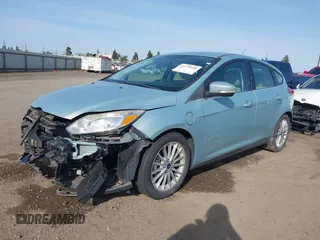 2014 Ford Focus Electric z VIN 1FADP3R41EL238035, wystawiony jako IAAI lot #41975546 z przebiegiem 72 873 mil mil oraz . Historia ofert i sprzedaży dostępna na DreamBid. Obrazek 15.