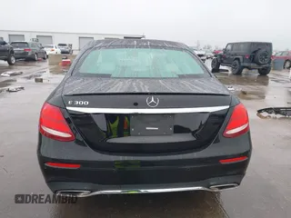 2018 Mercedes-Benz E-Class E 300 with VIN WDDZF4JB0JA480457, listed as a IAAI auction lot 41548033 with 54,732 mi miles. Bid and sale history available at carsss.com. Image 17.