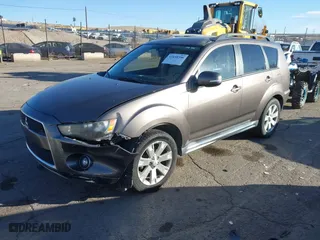 2011 Mitsubishi Outlander SE with VIN JA4AS3AW2BU034241, listed as a IAAI auction lot 41458396 with 100,024 mi miles. Bid and sale history available at carsss.com. Image 2.