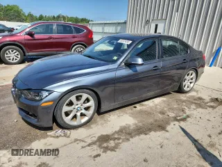 2014 BMW 3 Series 320i xDrive z VIN WBA3C3C52EP661263, wystawiony jako Copart lot #63203495 z przebiegiem 190 412 mil mil oraz Nie do naprawy • Non repairable. Historia ofert i sprzedaży dostępna na DreamBid. Obrazek 1.