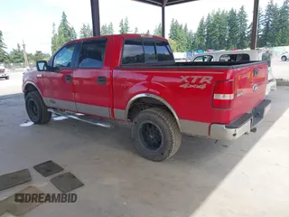 2006 Ford F-150 XLT z VIN 1FTPW14576KB01736, wystawiony jako IAAI lot #42593793 z przebiegiem 292 474 mil mil oraz . Historia ofert i sprzedaży dostępna na DreamBid. Obrazek 3.