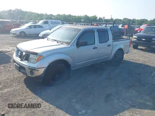 2006 Nissan Frontier LE z VIN 1N6AD07W66C434429, wystawiony jako IAAI lot #42819815 z przebiegiem 130 644 mil mil oraz . Historia ofert i sprzedaży dostępna na DreamBid. Obrazek 2.
