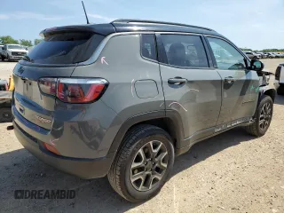 2020 Jeep Compass Trailhawk z VIN 3C4NJDDB7LT118589, wystawiony jako Copart lot #55264435 z przebiegiem 96 330 mil mil oraz Szkoda całkowita • Salvage title. Historia ofert i sprzedaży dostępna na DreamBid. Obrazek 3.