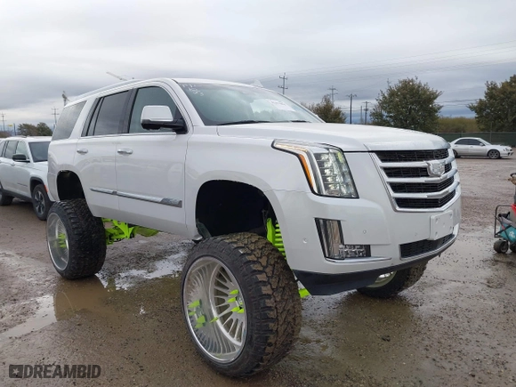 2020 Cadillac Escalade Luxury with VIN 1GYS3BKJ6LR124477, listed as a IAAI auction lot 41471894 with 42,439 mi miles. Bid and sale history available at carsss.com. Image 1.