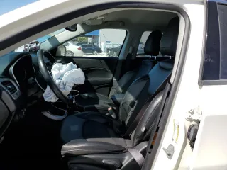 2019 Jeep Compass Latitude with VIN 3C4NJCBB7KT855237, listed as a Copart auction lot 49662255 with 30,672 mi miles and Non repairable. Bid and sale history available at DreamBid. Image 7.