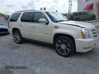 2014 Cadillac Escalade Premium z VIN 1GYS3CEF4ER116958, wystawiony jako IAAI lot #42357156 z przebiegiem 195 435 mil mil oraz . Historia ofert i sprzedaży dostępna na DreamBid. Obrazek 1.