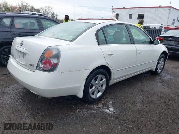 2002 Nissan Altima S with VIN 1N4AL11D72C138368, listed as a IAAI auction lot 41948552 with 242,060 mi miles. Bid and sale history available at carsss.com. Image 4.