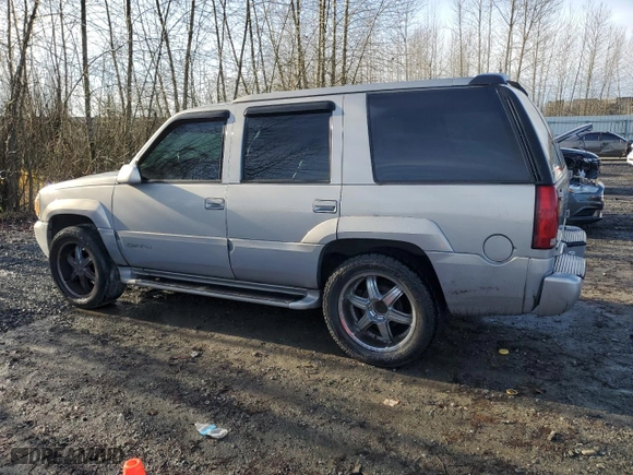 2000 GMC Denali with VIN 1GKEK13R9YR105616, listed as a Copart auction lot 84221164 with 201,378 mi miles and Clean Title. Bid and sale history available at carsss.com. Image 2.