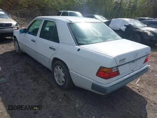 1993 Mercedes-Benz 300 with VIN WDBEA28E0PB988831, listed as a IAAI auction lot 41790609 with 197,915 mi miles and . Bid and sale history available at DreamBid. Image 3.