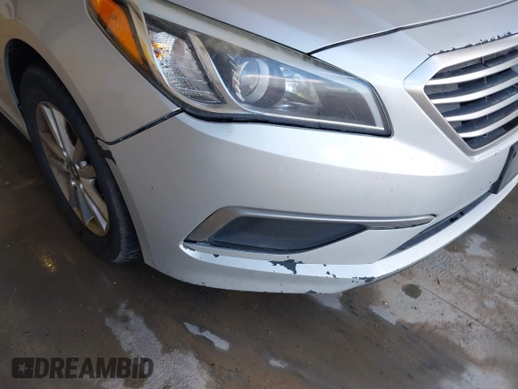 2017 Hyundai Sonata SE with VIN 5NPE24AFXHH585226, listed as a IAAI auction lot 42144165 with 191,037 mi miles and . Bid and sale history available at DreamBid. Image 6.