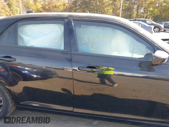 2016 Chrysler 300 S z VIN 2C3CCAGG1GH152537, wystawiony jako IAAI lot #37898509 z przebiegiem Nie podano mil oraz . Historia ofert i sprzedaży dostępna na DreamBid. Obrazek 13.