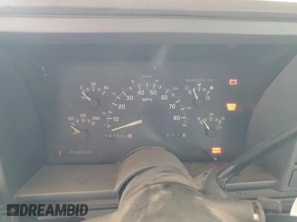1993 Chevrolet Suburban z VIN 1GNGK26K8PJ352462, wystawiony jako Copart lot #76616364 z przebiegiem 147 505 mil mil oraz Czysty tytuł • Clean title. Historia ofert i sprzedaży dostępna na DreamBid. Obrazek 9.