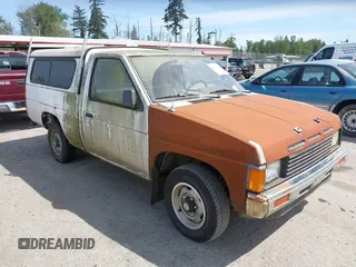 1987 Nissan Hardbody E z VIN JN6ND11S1HW047821, wystawiony jako IAAI lot #42210912 z przebiegiem 162 721 mil mil oraz . Historia ofert i sprzedaży dostępna na DreamBid. Obrazek 1.