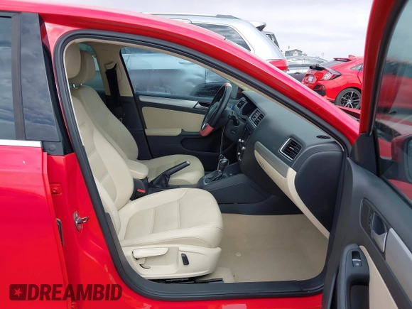 2014 Volkswagen Jetta Sedan SE w/Connectivity/Sunroof PZEV with VIN 3VWD17AJ0EM378030, listed as a IAAI auction lot 40612066 with 179,808 mi miles. Bid and sale history available at carsss.com. Image 5.