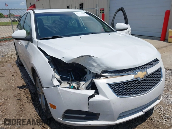 2014 Chevrolet Cruze 2LT z VIN 1G1PE5SB7E7115794, wystawiony jako IAAI lot #42271519 z przebiegiem 160 369 mil mil oraz . Historia ofert i sprzedaży dostępna na DreamBid. Obrazek 6.