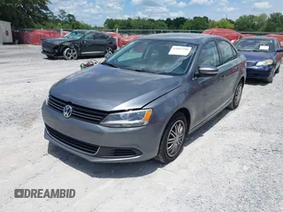 2013 Volkswagen Jetta SE z VIN 3VWDX7AJ8DM399267, wystawiony jako IAAI lot #42687598 z przebiegiem 137 271 mil mil oraz . Historia ofert i sprzedaży dostępna na DreamBid. Obrazek 2.