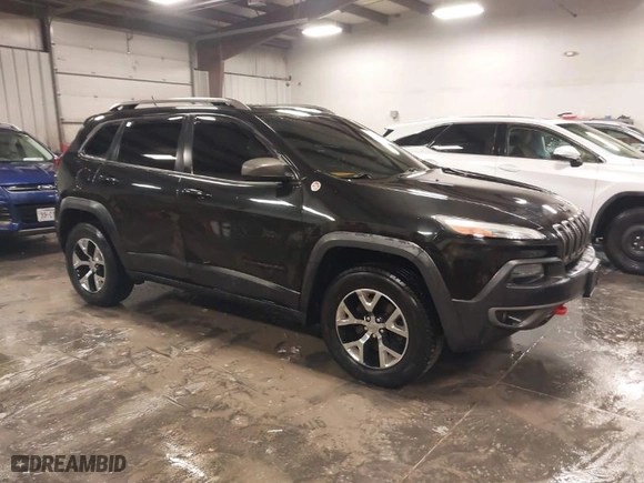 2015 Jeep Cherokee Trailhawk with VIN 1C4PJMBS8FW647639, listed as a IAAI auction lot 41187975 with 245,339 mi miles. Bid and sale history available at carsss.com. Image 1.