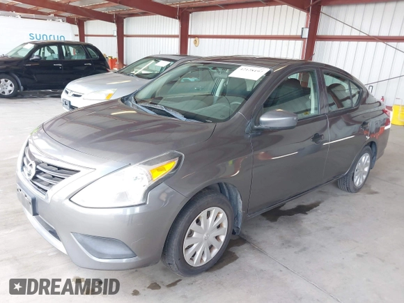 2016 Nissan Versa S z VIN 3N1CN7AP4GL902783, wystawiony jako IAAI lot #42128197 z przebiegiem 116 847 mil mil oraz . Historia ofert i sprzedaży dostępna na DreamBid. Obrazek 2.