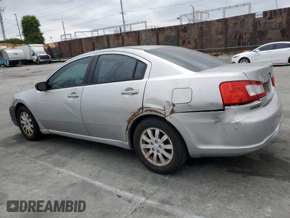 2012 Mitsubishi Galant FE z VIN 4A32B2FF7CE022785, wystawiony jako Copart lot #55182125 z przebiegiem 132 031 mil mil oraz Czysty tytuł • Clean title. Historia ofert i sprzedaży dostępna na DreamBid. Obrazek 2.