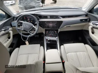 2021 Audi e-tron Sportback Prestige z VIN WA13AAGE0MB019623, wystawiony jako Copart lot #49598914 z przebiegiem 20 856 mil mil oraz . Historia ofert i sprzedaży dostępna na DreamBid. Obrazek 8.